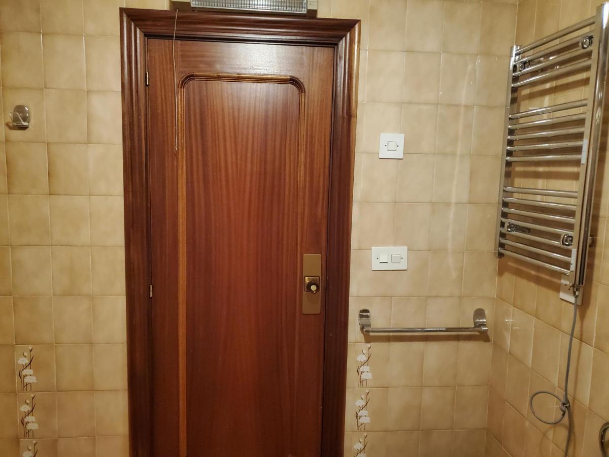 Classic Bedroom In The Center Of Alicante Exterior photo
