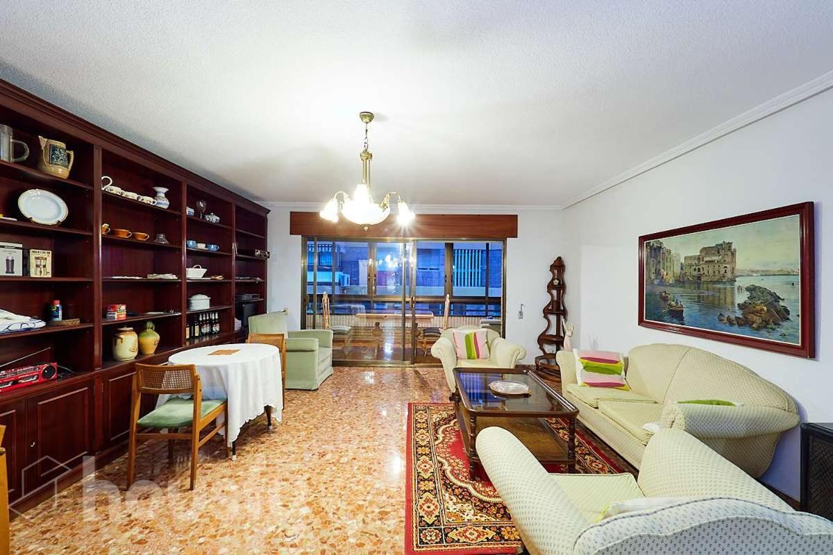 Classic Bedroom In The Center Of Alicante Exterior photo